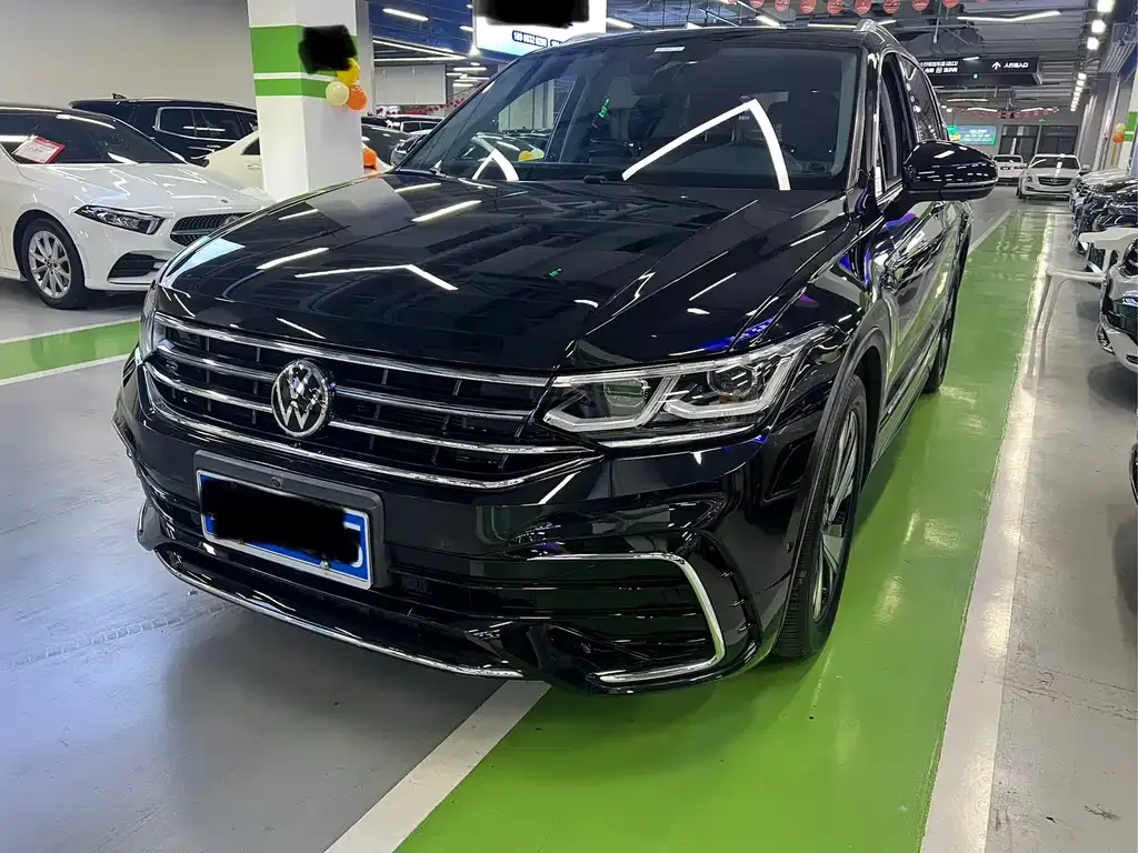 Volkswagen Tiguan L — фото 1