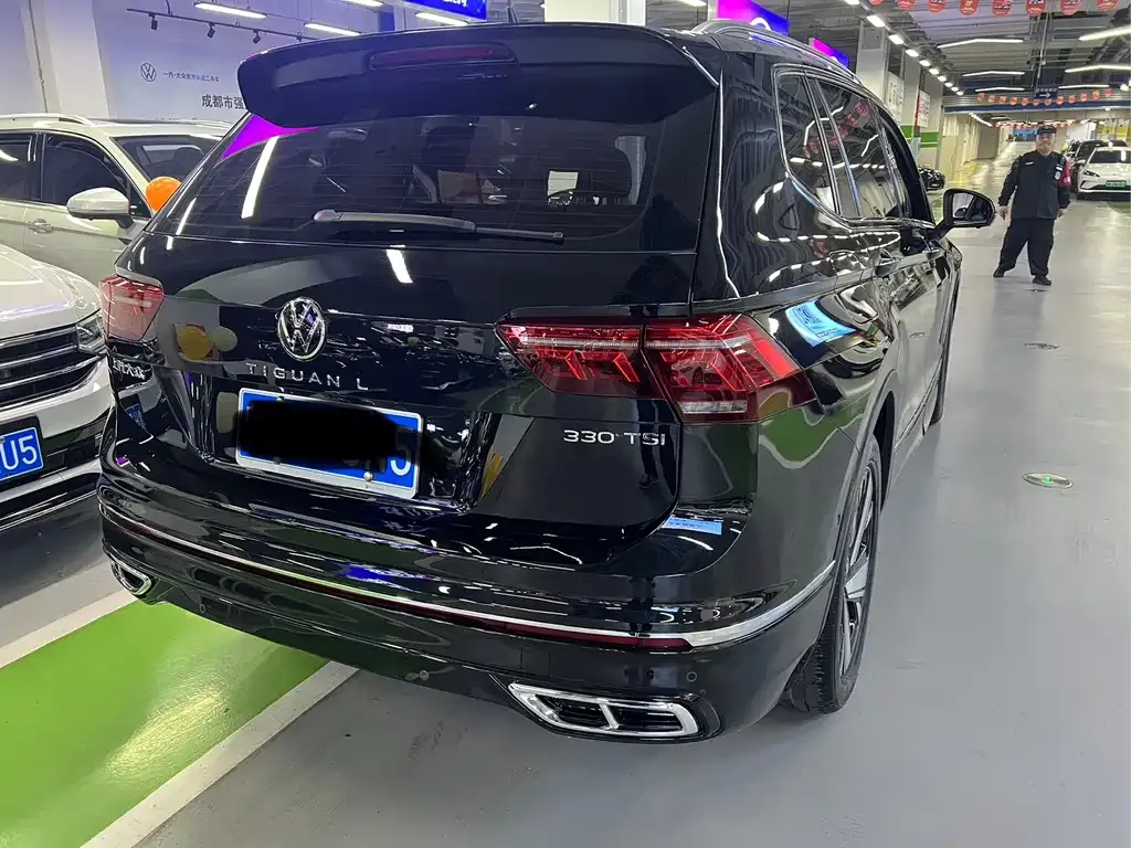 Volkswagen Tiguan L — фото 10