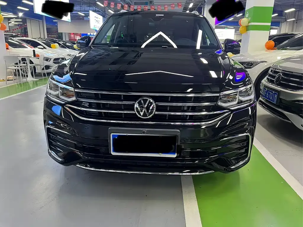 Volkswagen Tiguan L — фото 2