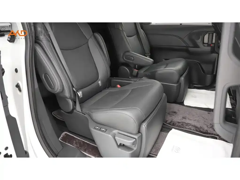 Toyota Sienna — фото 2