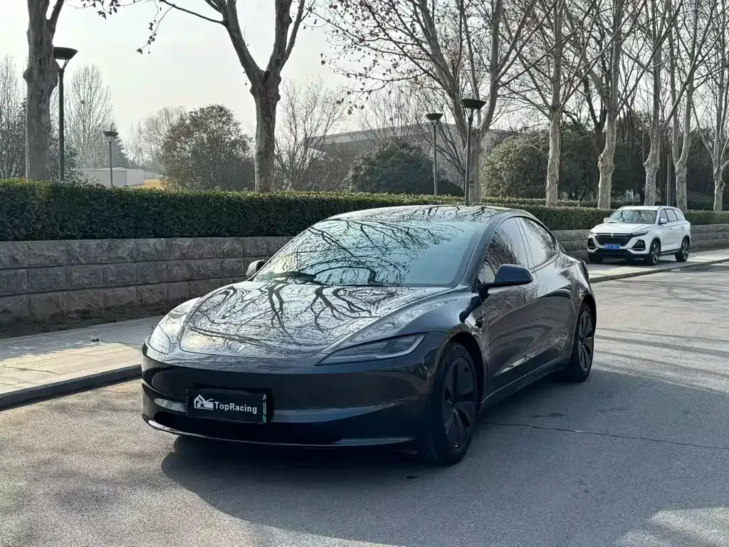 Tesla Model 3 — фото 1