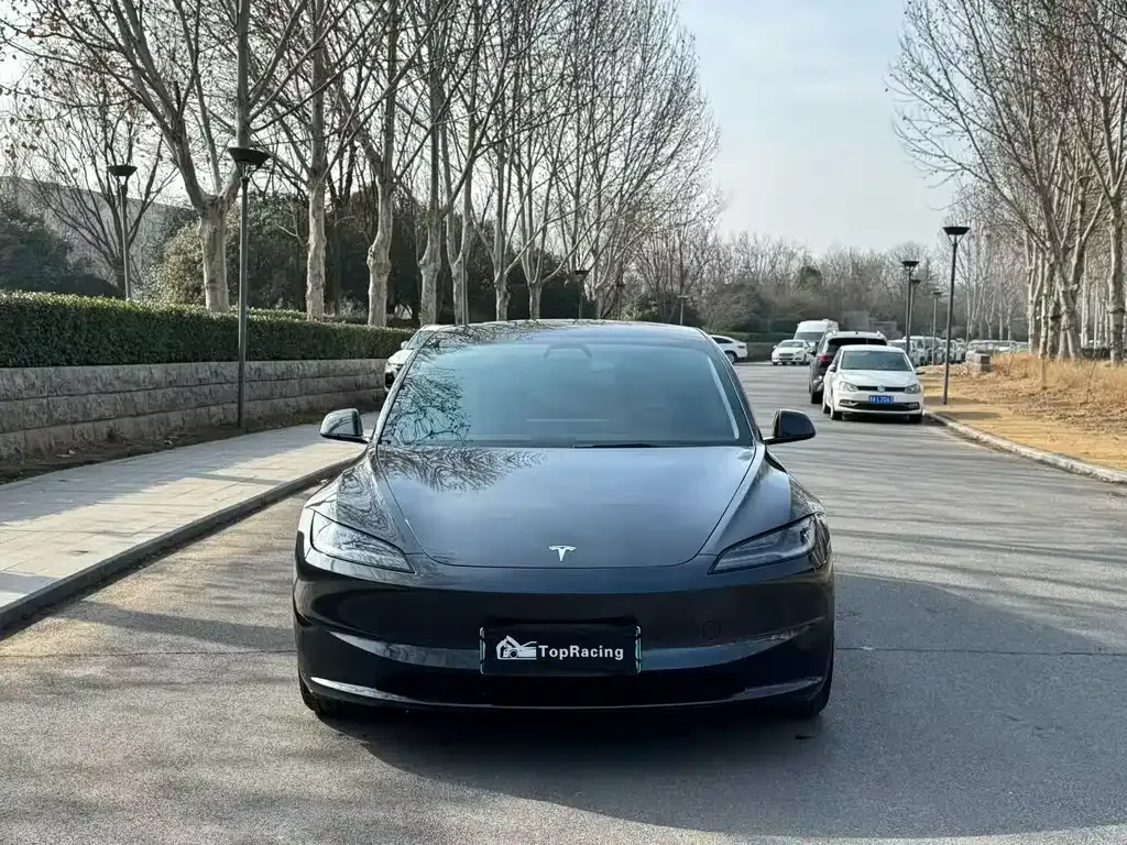 Tesla Model 3 — фото 3