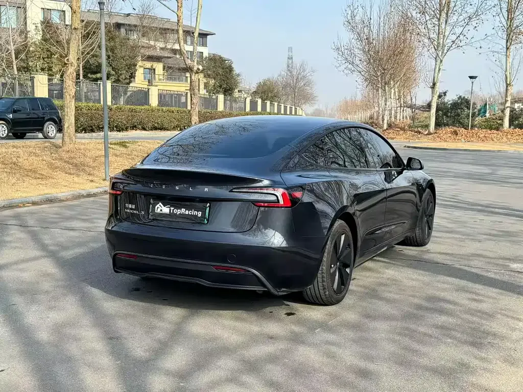 Tesla Model 3 — фото 4