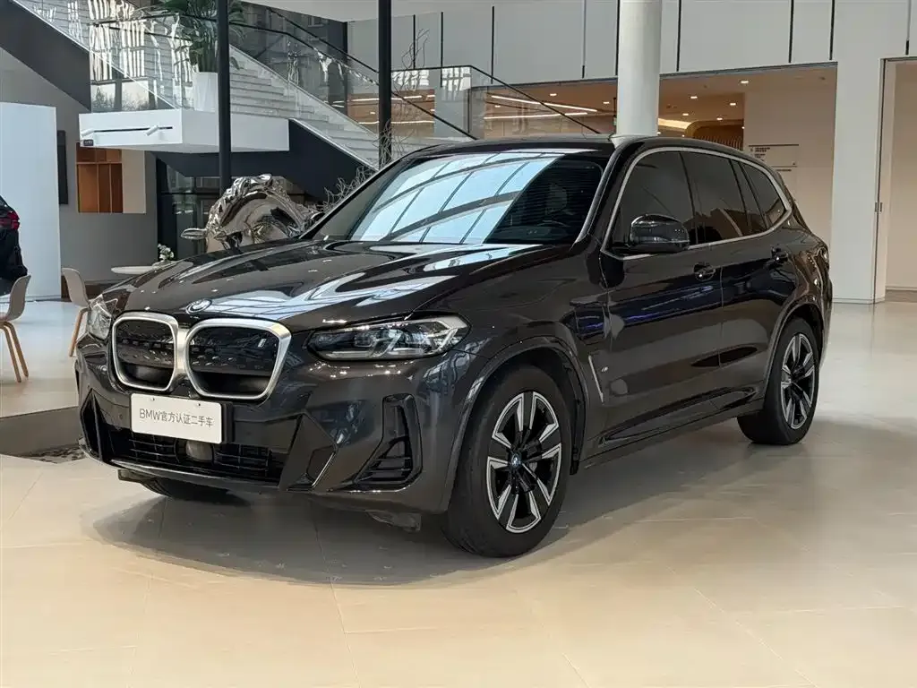 BMW iX3 — фото 1