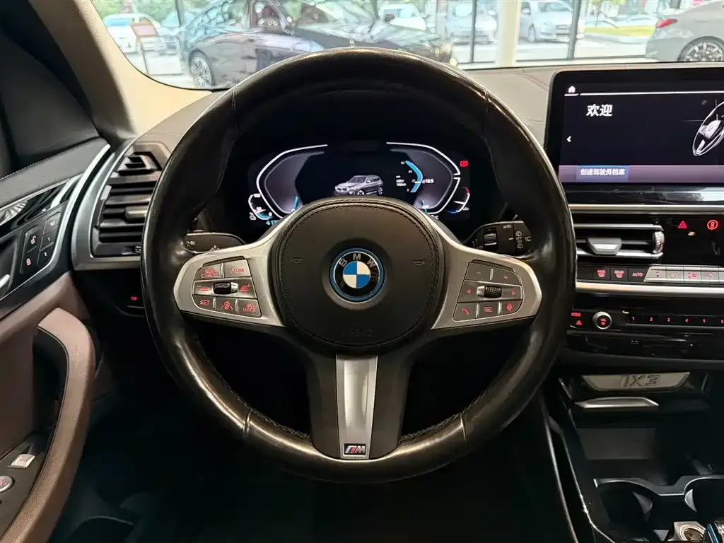 BMW iX3 — фото 4