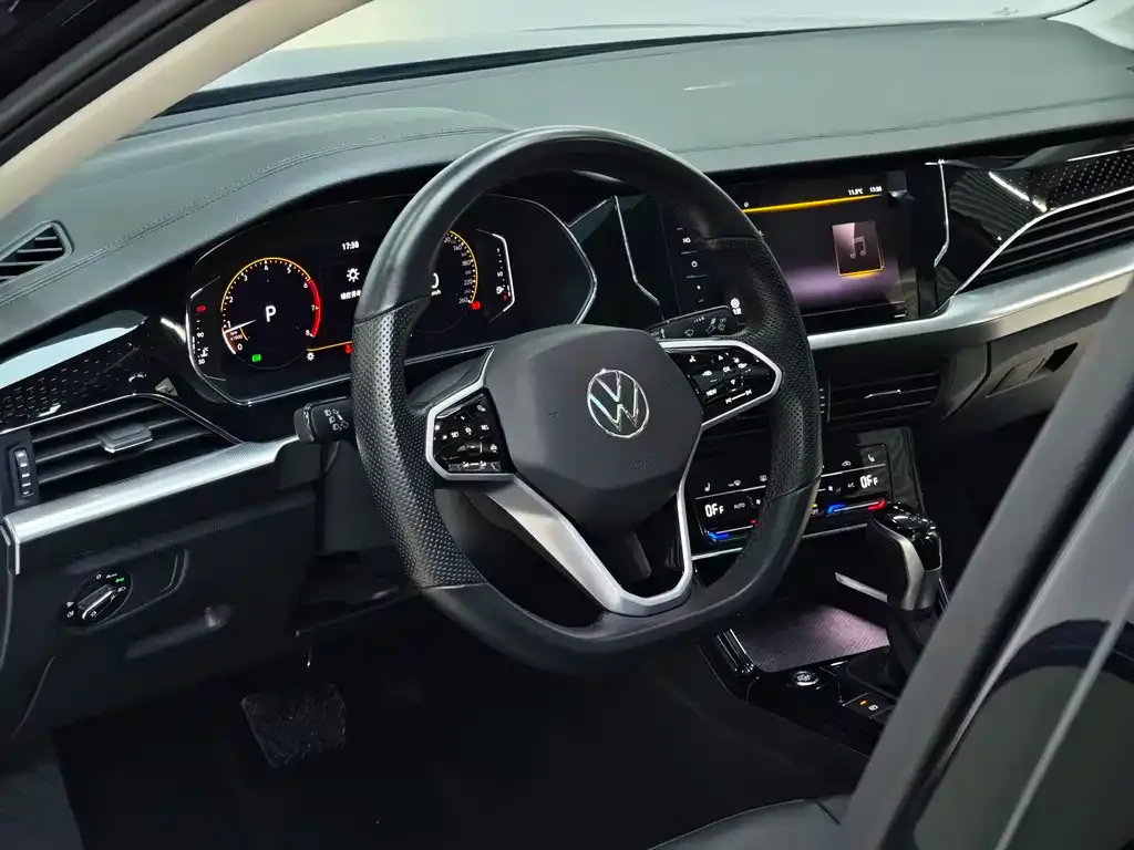 Volkswagen Passat — фото 10