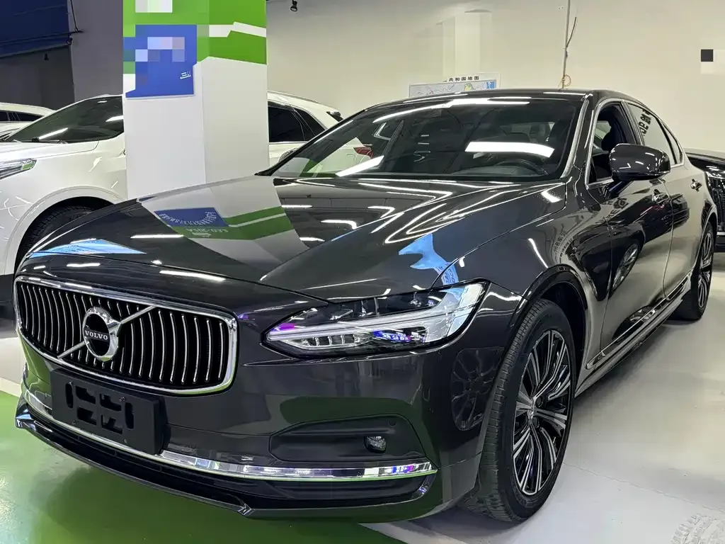 Volvo S90 — фото 1