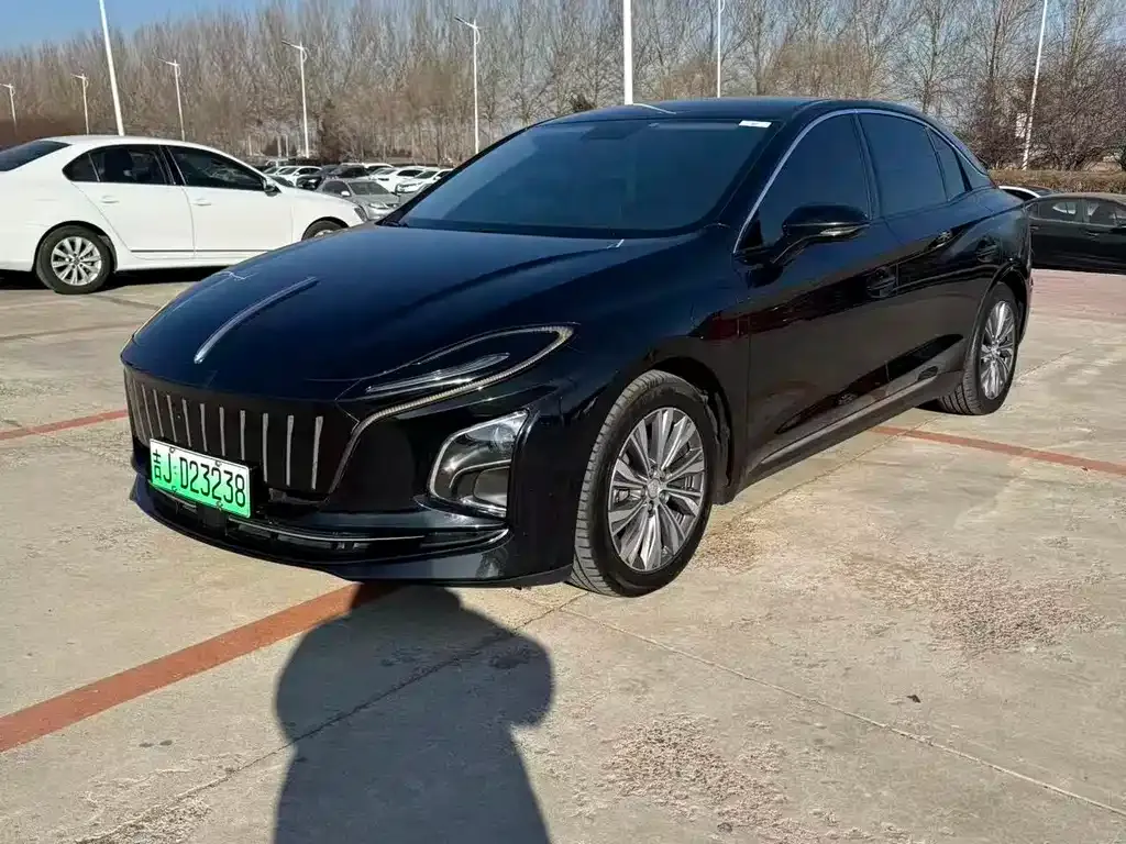 Hongqi E-QM5 — фото 1