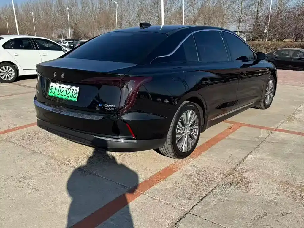 Hongqi E-QM5 — фото 9