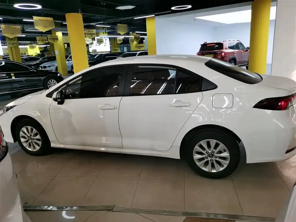 Toyota Corolla — фото 5