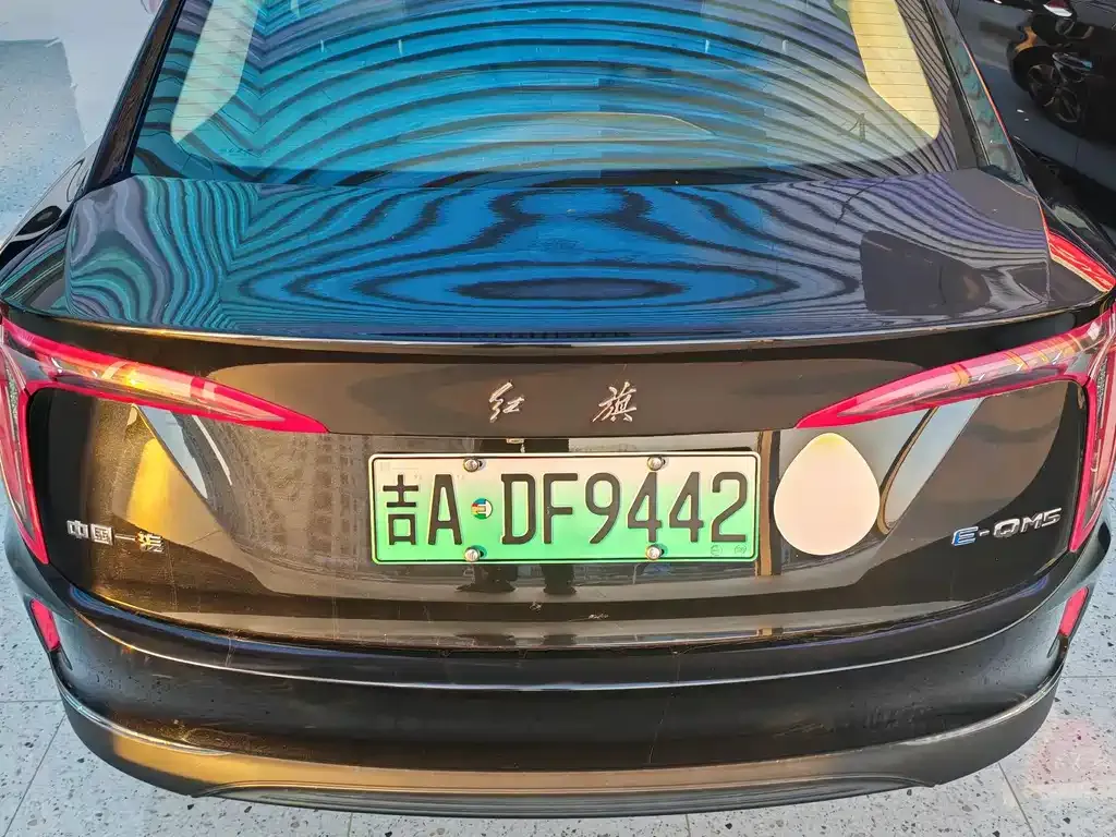 Hongqi E-QM5 — фото 3