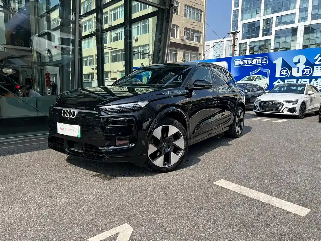 Audi Q6L e-tron — фото 1