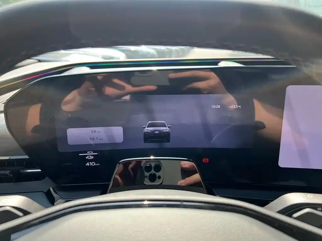 Audi Q6L e-tron — фото 3