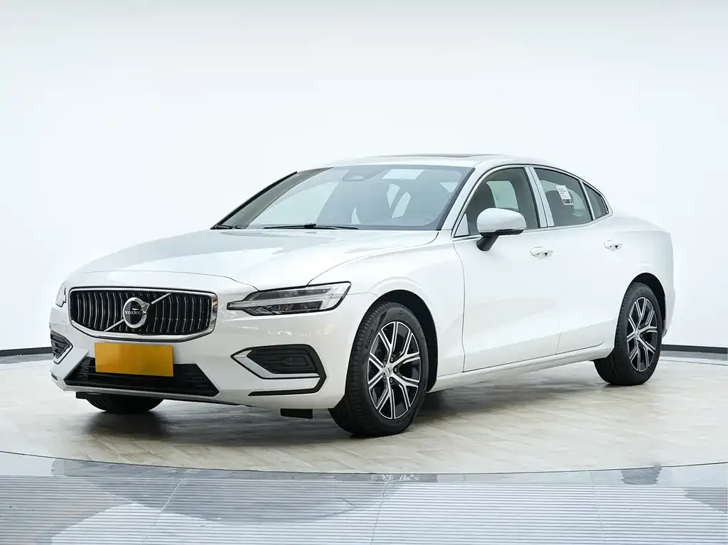 Volvo S60 — фото 1