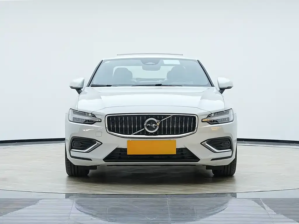Volvo S60 — фото 4