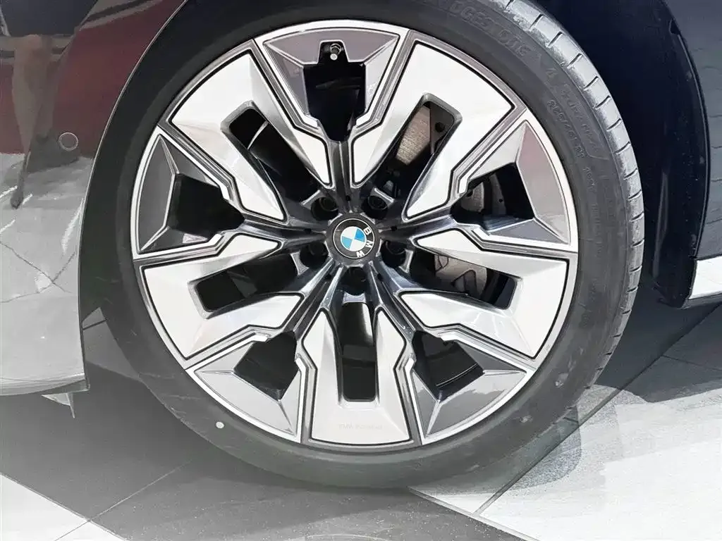 BMW 7 Series — фото 10