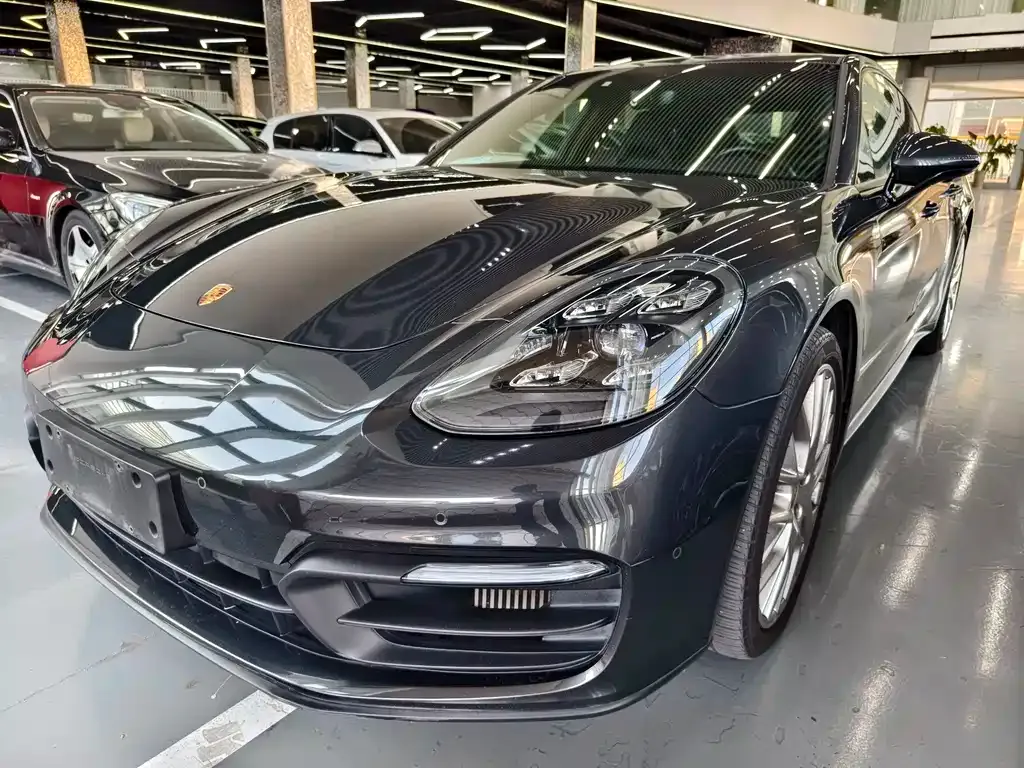 Porsche Panamera — фото 1