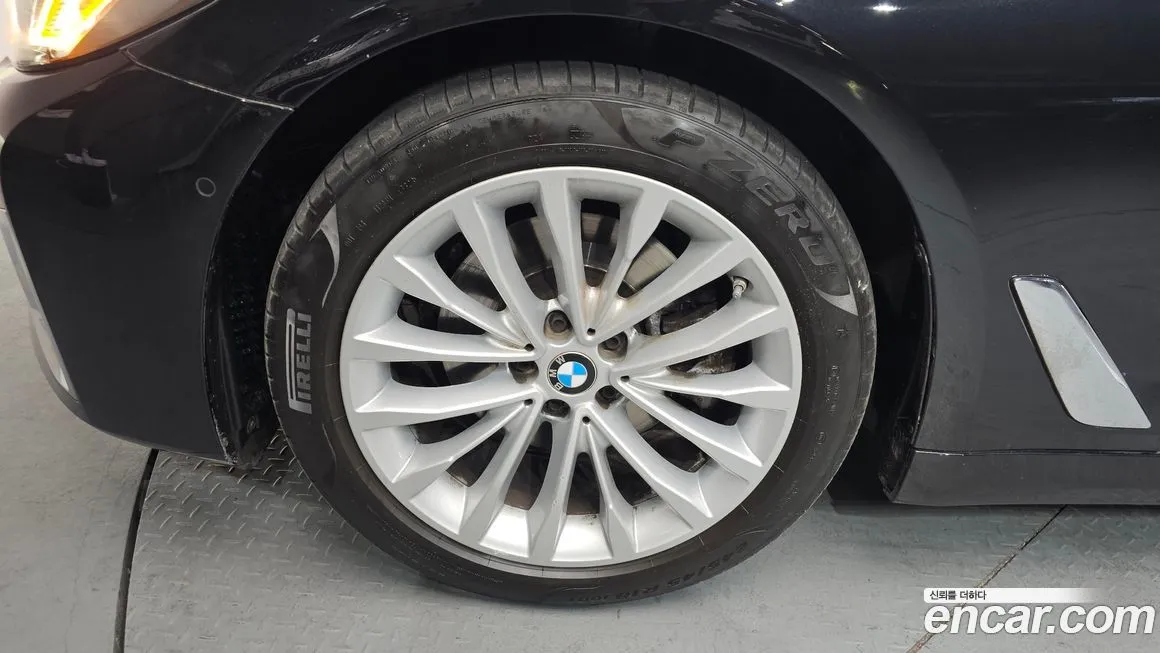 BMW 5-Series — фото 8