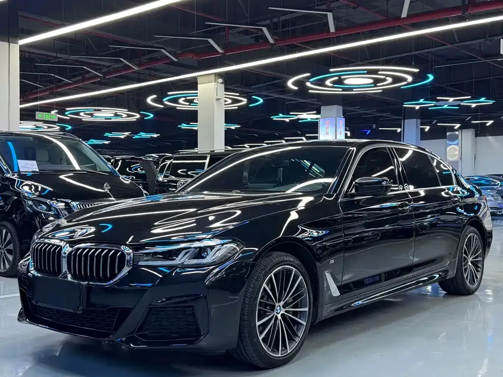 BMW 5 Series — фото 1