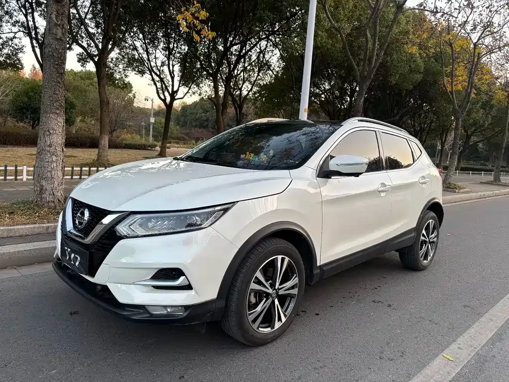 Nissan Qashqai — фото 1