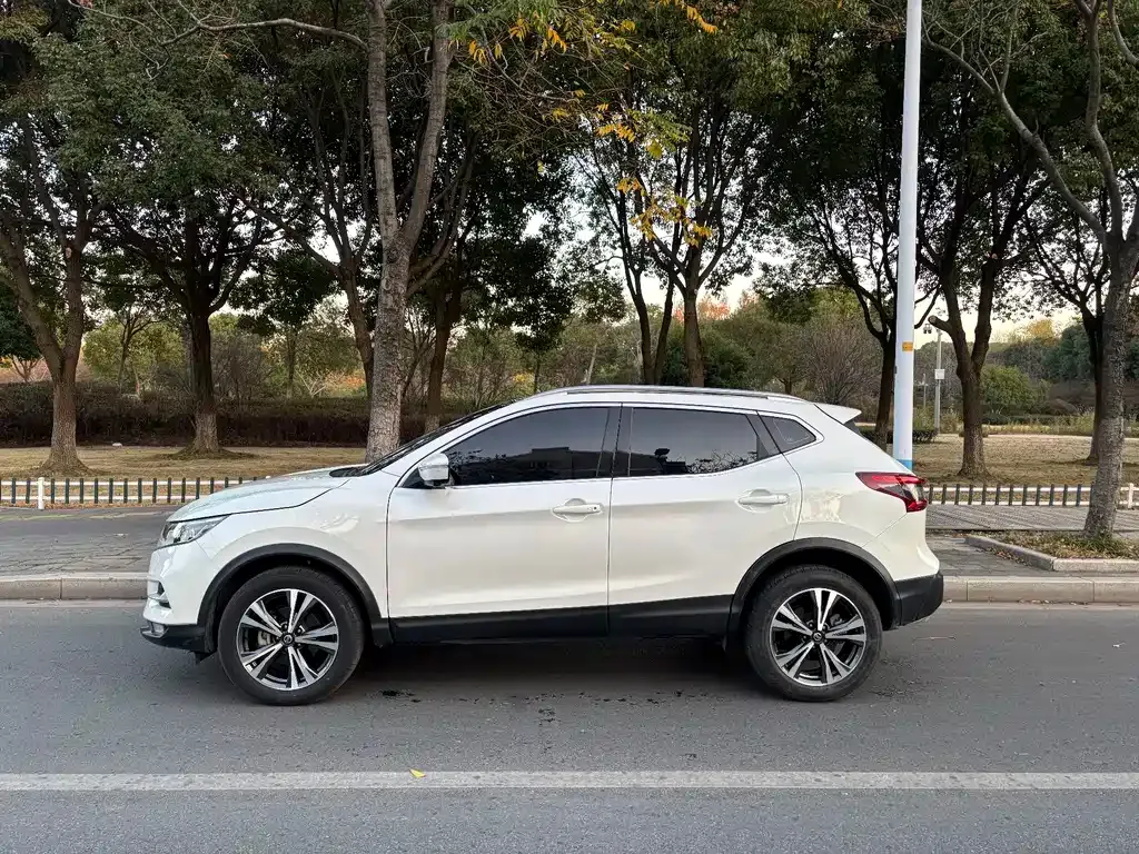 Nissan Qashqai — фото 7