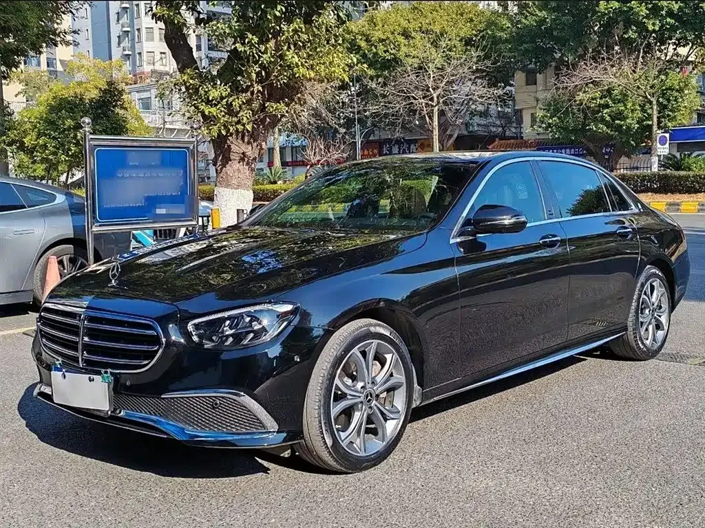 Mercedes-Benz E-Class — фото 1