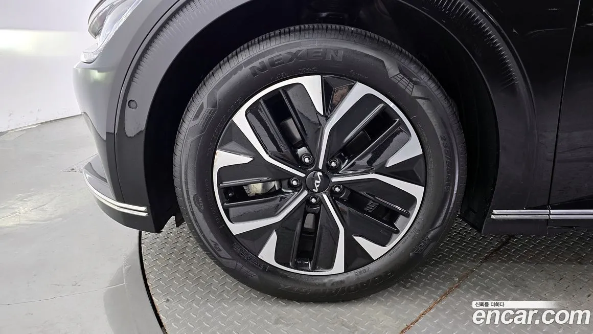 Kia EV6 — фото 8