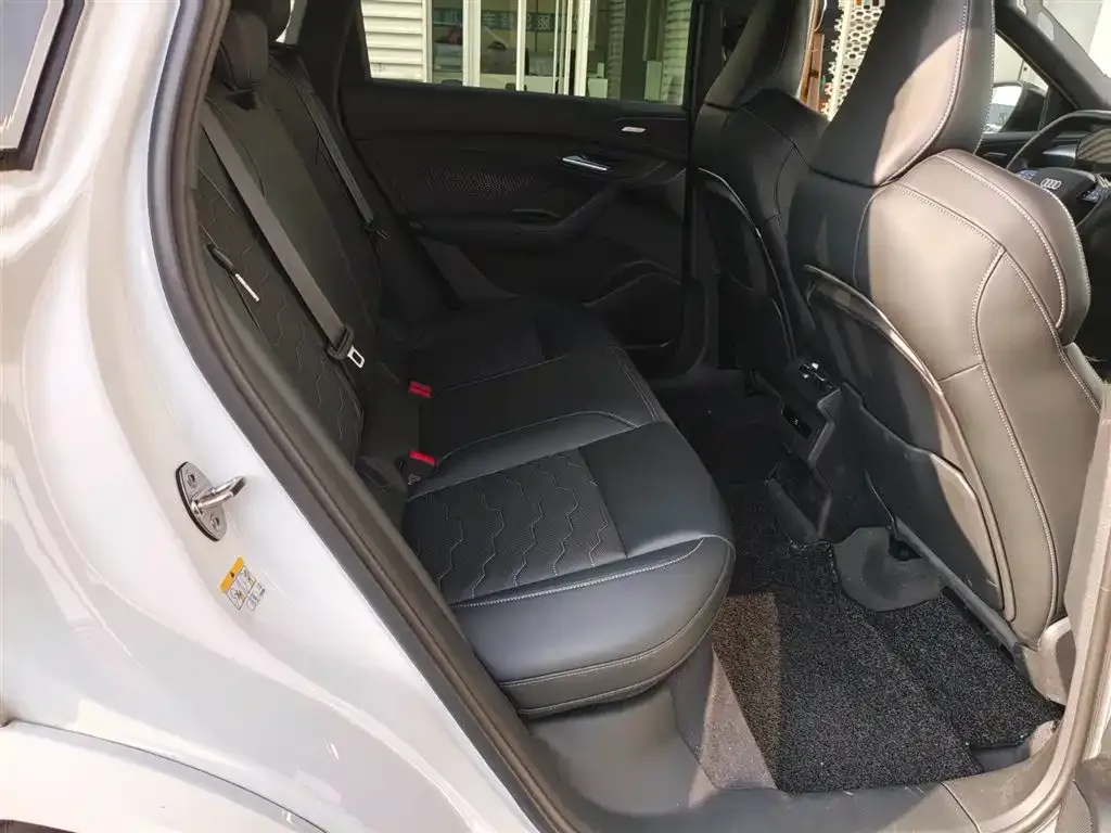 Audi Q6L e-tron — фото 2