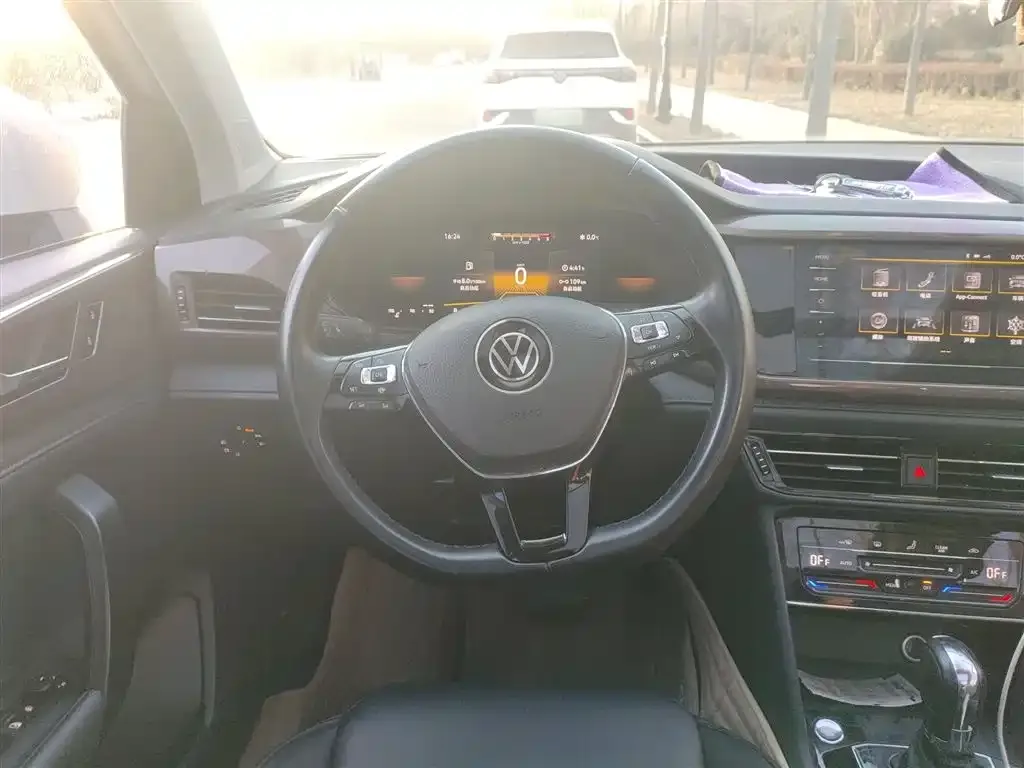 Volkswagen Tharu — фото 6