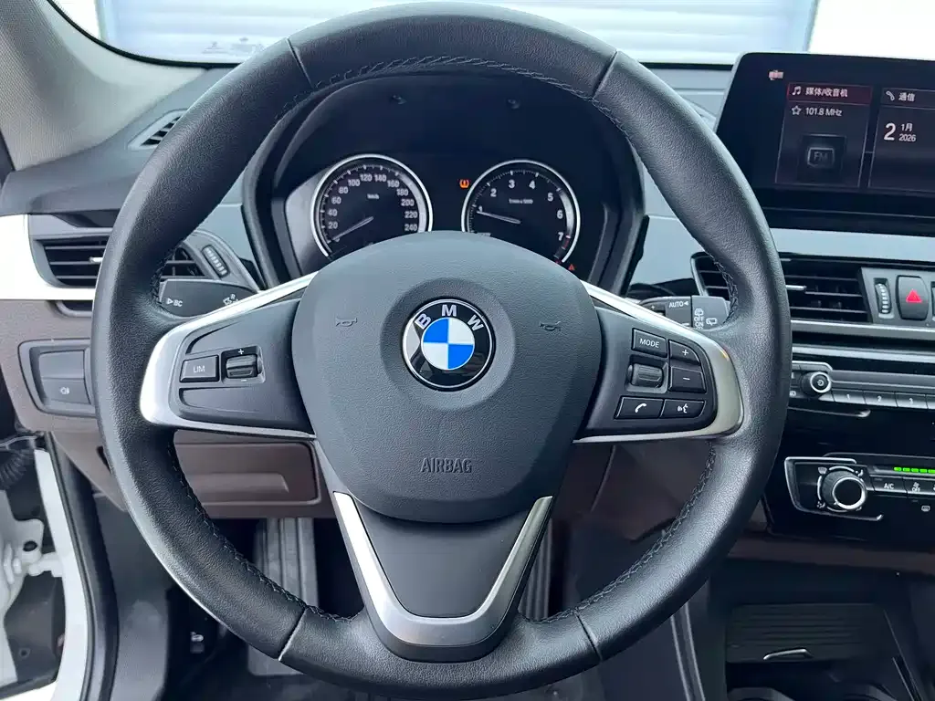 BMW X1 — фото 10