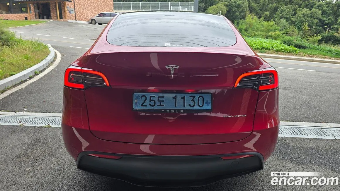 Tesla Model Y — фото 4