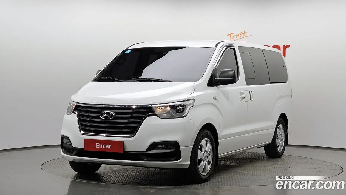 Hyundai Starex — фото 1