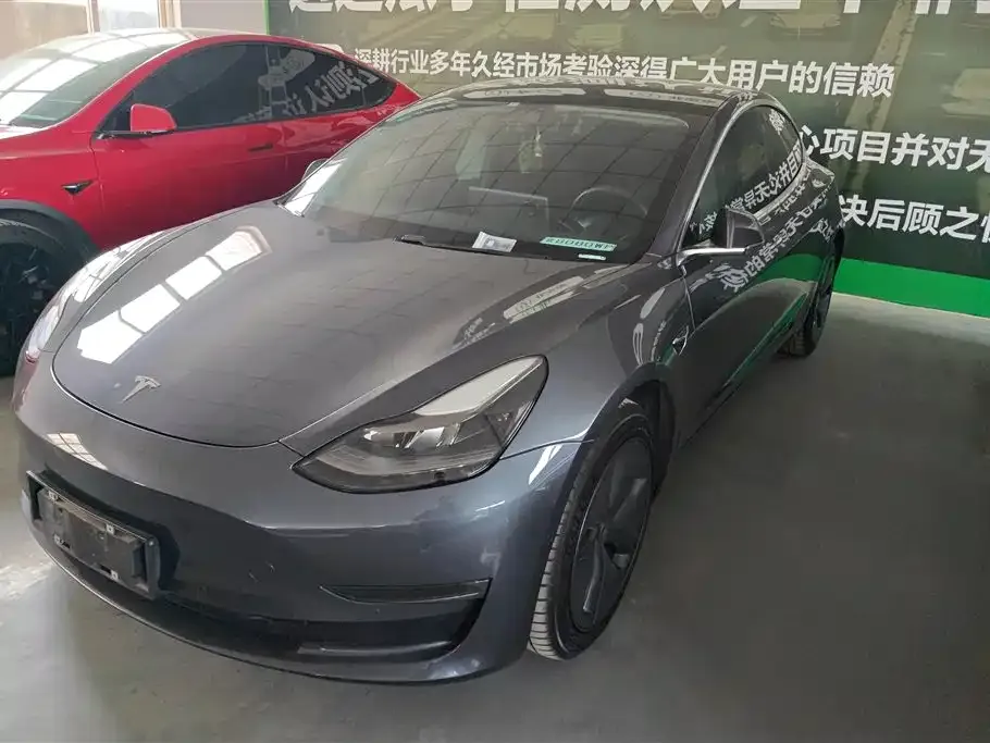 Tesla Model 3 — фото 1