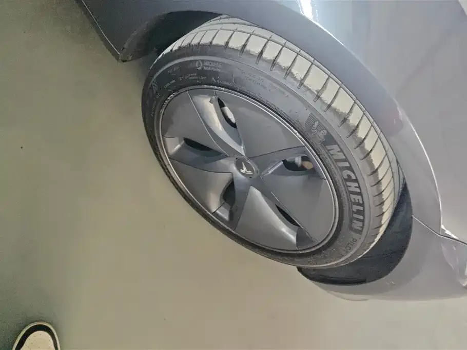 Tesla Model 3 — фото 2