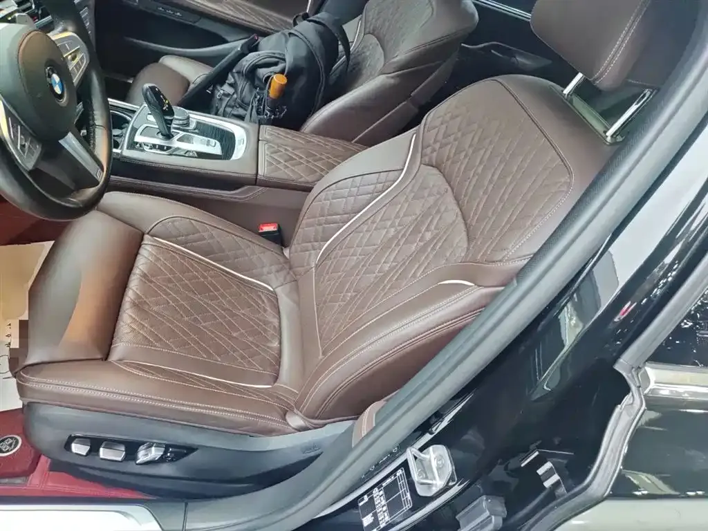 BMW 7 Series — фото 10