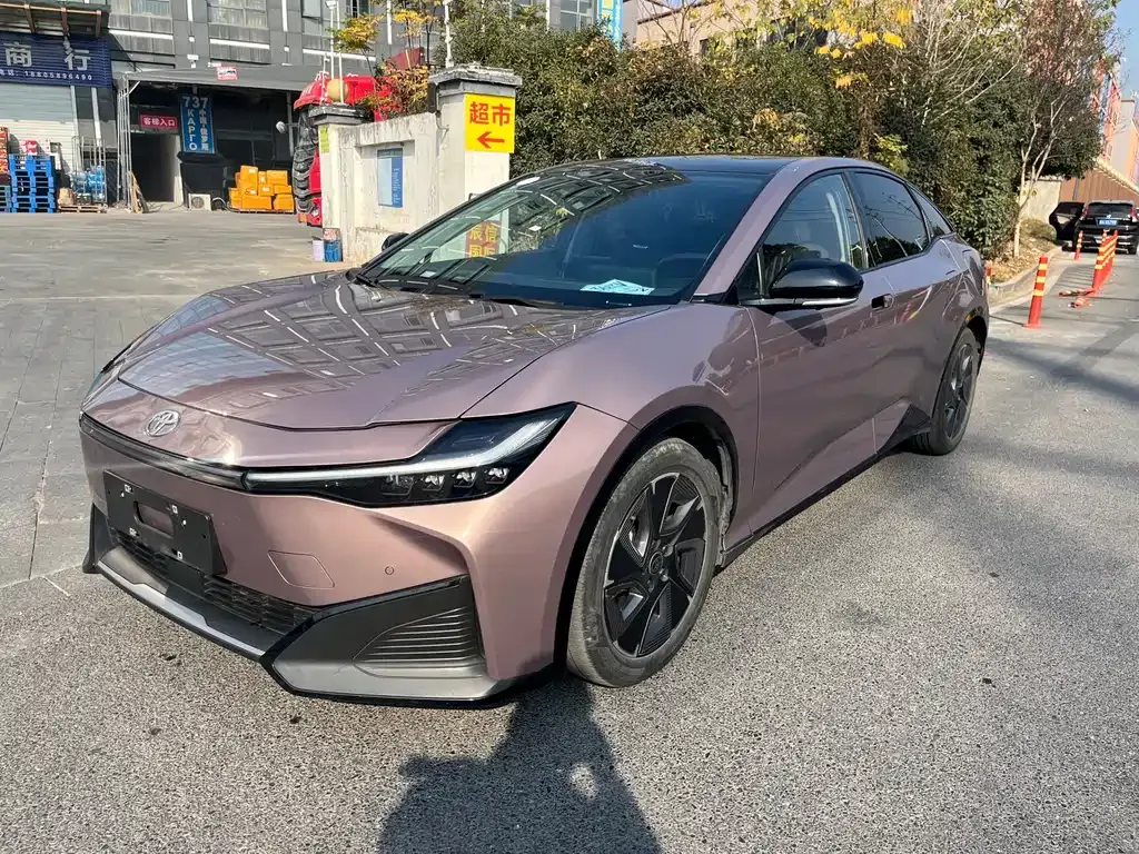 Toyota bZ3 — фото 1