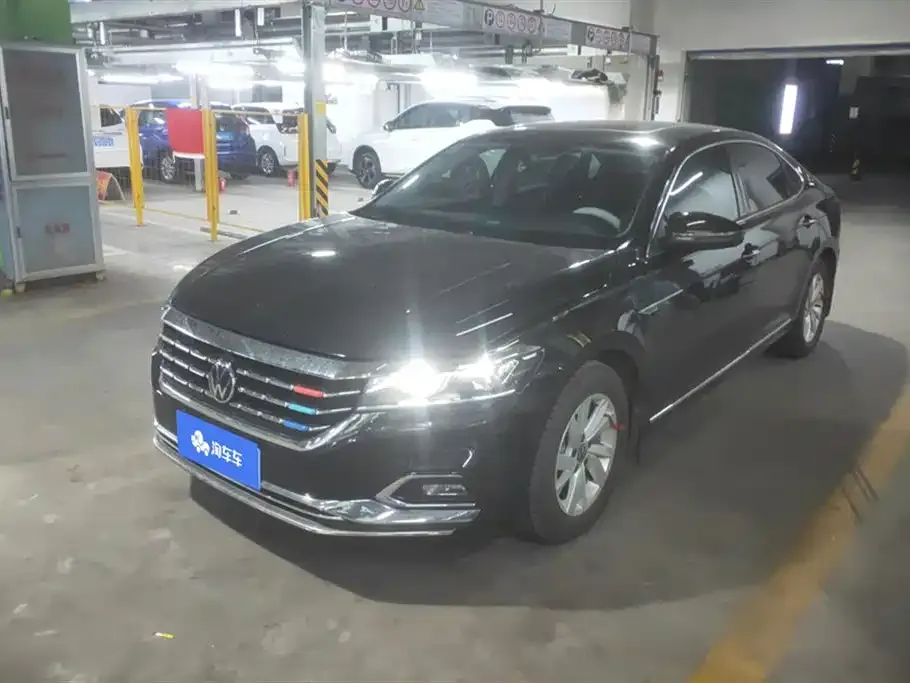 Volkswagen Passat — фото 1