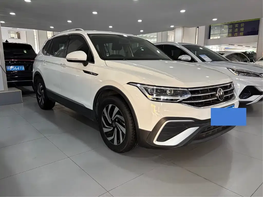 Volkswagen Tiguan L — фото 5