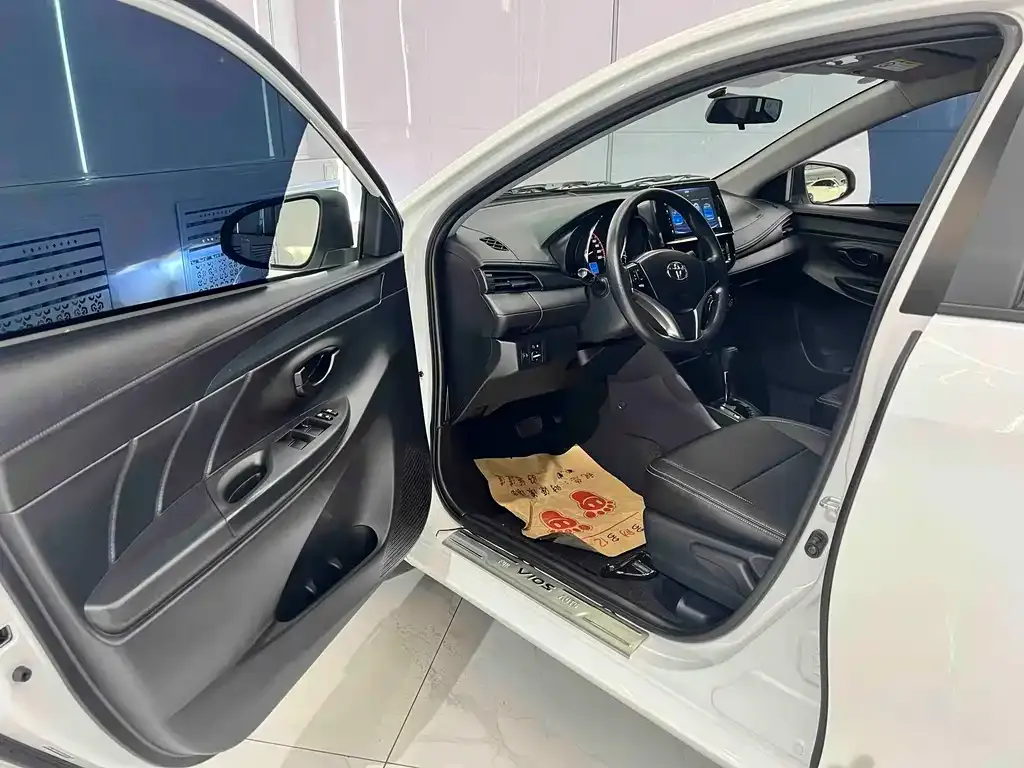 Toyota Vios — фото 9