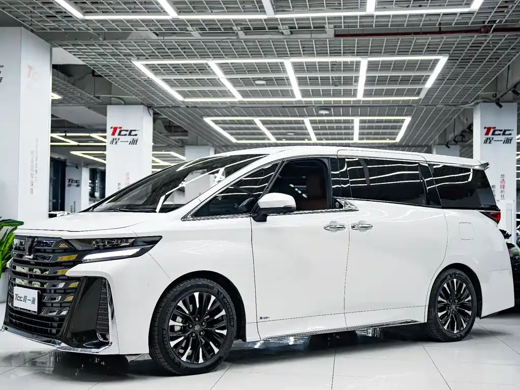 Toyota Vellfire — фото 1