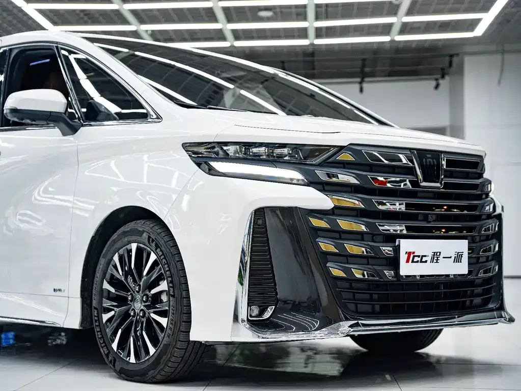 Toyota Vellfire — фото 3