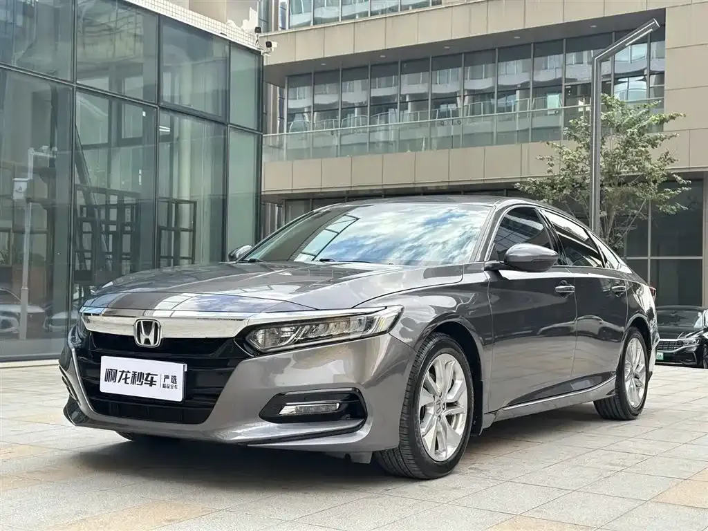 Honda Accord — фото 1