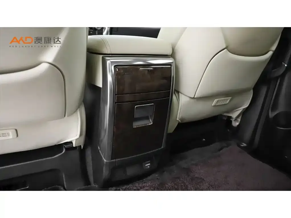 Toyota Alphard — фото 8