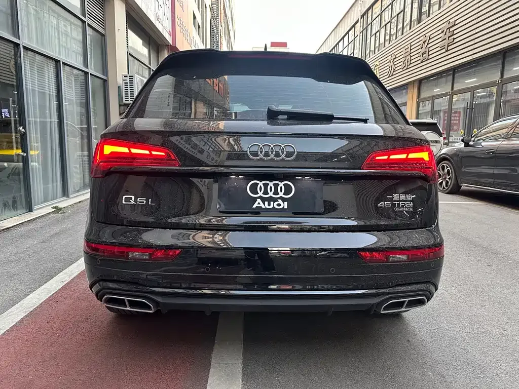 Audi Q5L — фото 5