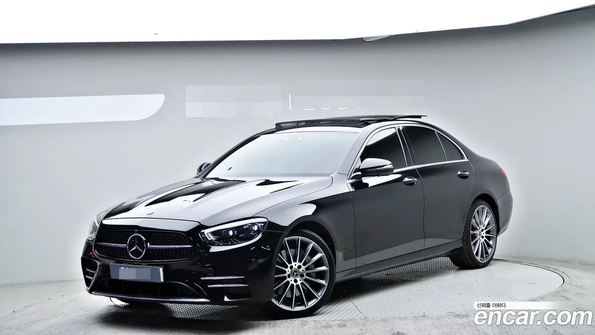 Mercedes-Benz E-Class — фото 1