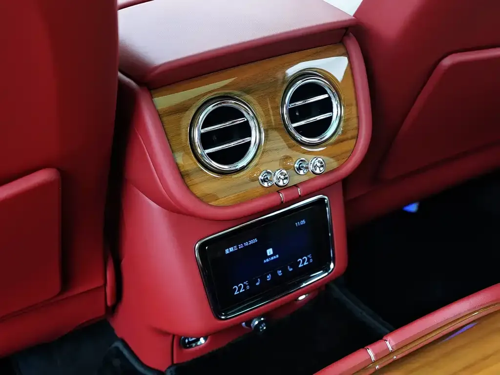 Bentley Bentayga — фото 6