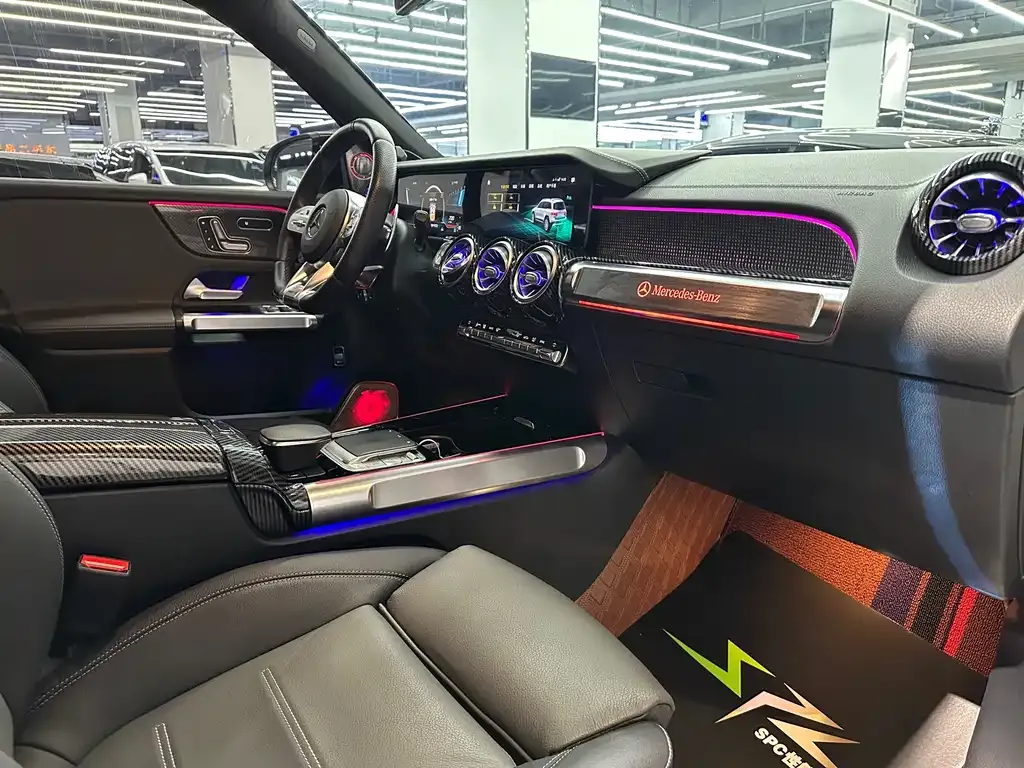 Mercedes-Benz GLB AMG — фото 9