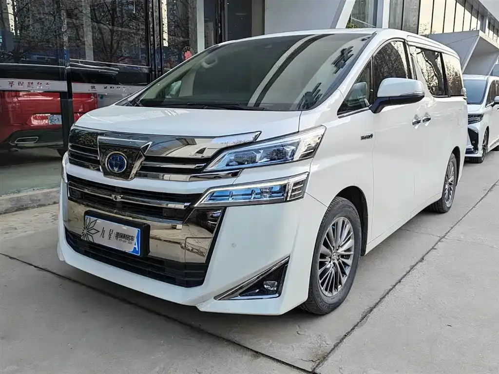 Toyota Vellfire — фото 1