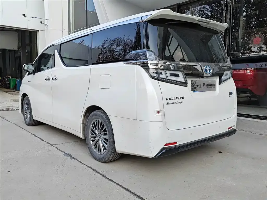 Toyota Vellfire — фото 10
