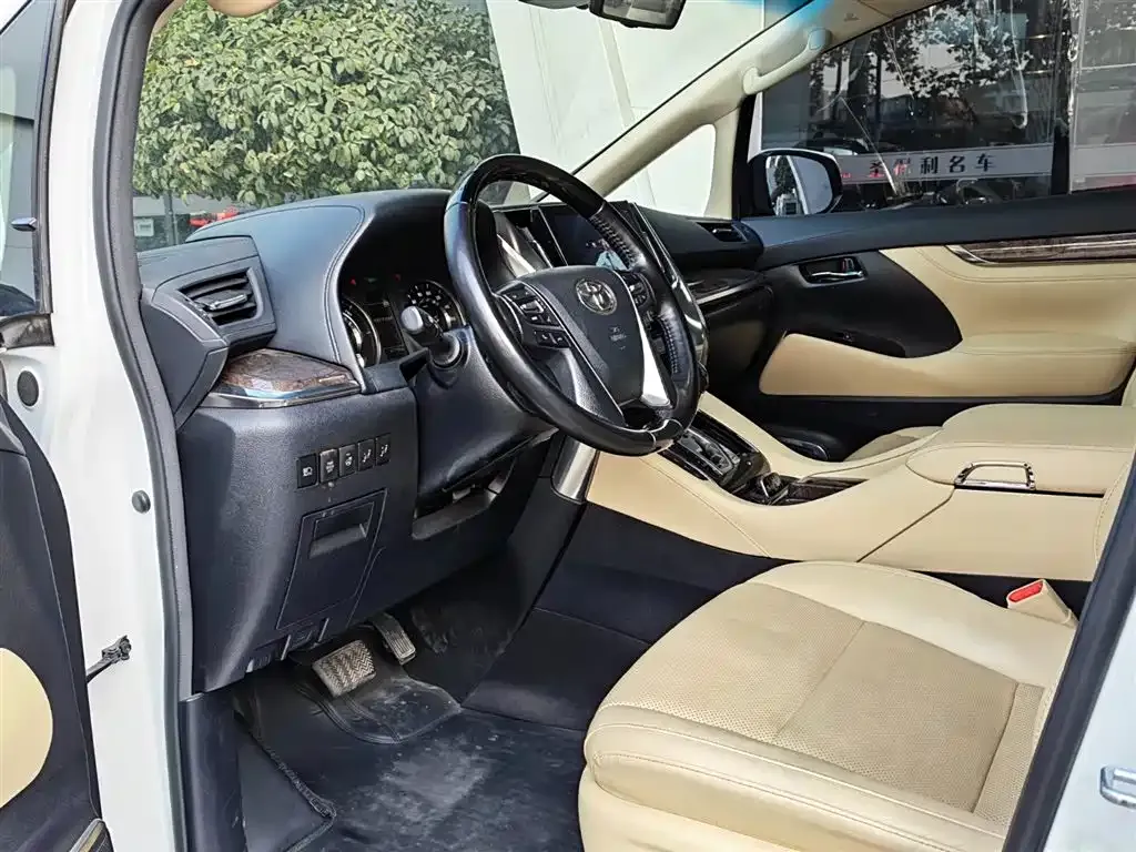 Toyota Vellfire — фото 9
